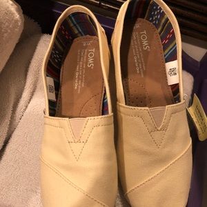 Toms - size 8